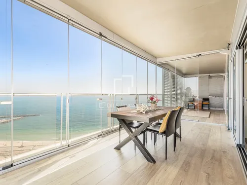 3 Bedrooms Apartment in Paseo Garcia Faria