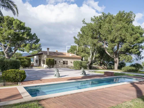 3 Bedrooms House / Villa in Camí vell de la Victòria