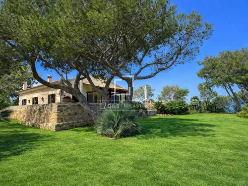 3 Bedrooms House / Villa in Camí vell de la Victòria