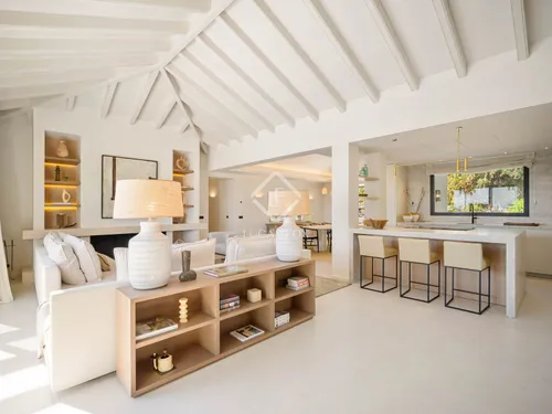 4 Bedrooms House / Villa in Calle Haza del Conde