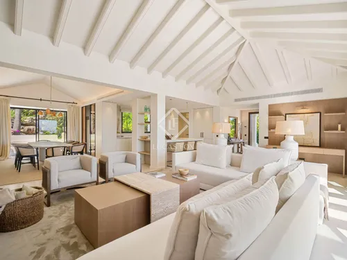 4 Bedrooms House / Villa in Calle Haza del Conde