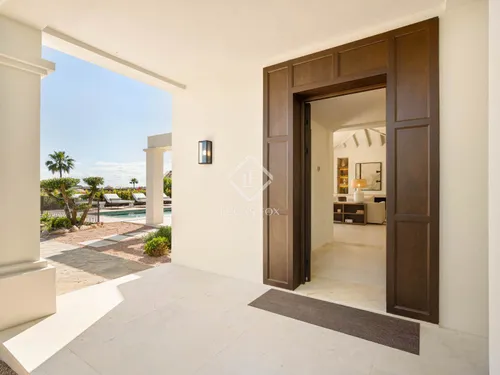 Casa Olivo – 4-bedroom villa with an infinity pool and panoramic views for sale in Nueva Andalucia