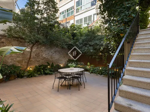 2 Bedrooms Apartment in Balmes