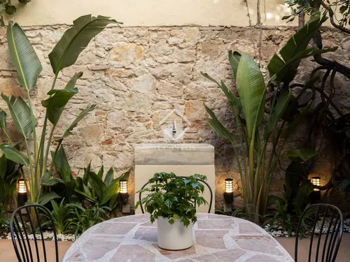 2 Bedrooms Apartment in Balmes