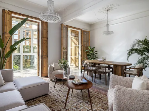 Excellent 2 Bedroom apartment with 35m² terrace for sale in Eixample Left, Barcelona