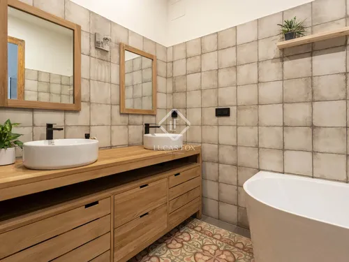 2 Bedrooms Apartment in Balmes