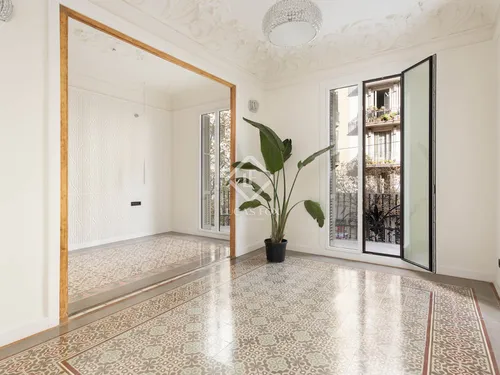 2 Bedrooms Apartment in Balmes