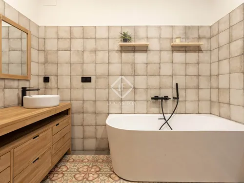 2 Bedrooms Apartment in Balmes