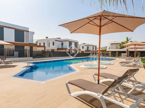 3 Bedrooms House / Villa in Carrer dels molls