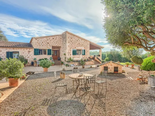 Country house for sale in Puntiró Mallorca, on a large estate with a guest house, pool, garden and privacy, near Palma