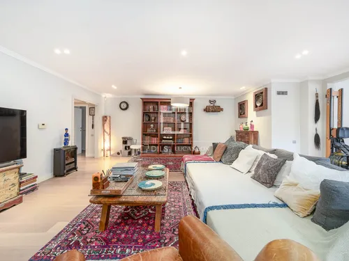 6 Bedrooms Apartment in Tres torres