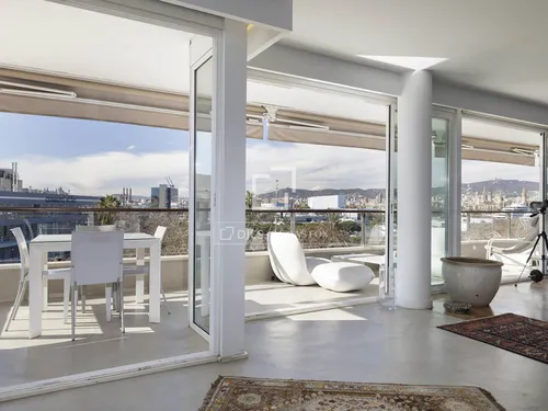 Rare 3-bedroom apartment with 45 m² terrace for sale on Passeig de Joan de Borbó