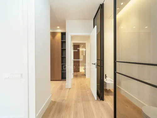 4 Bedrooms Apartment in Consell de Cent