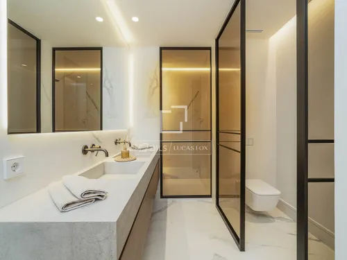 4 Bedrooms Apartment in Consell de Cent