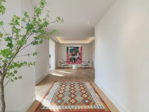 4 Bedrooms Apartment in Consell de Cent