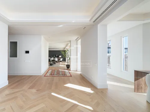 4 Bedrooms Apartment in Consell de Cent