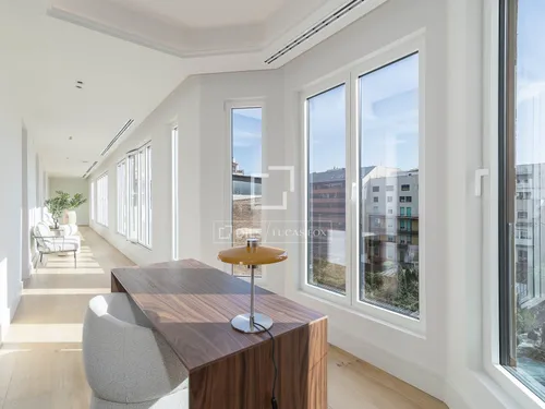 4 Bedrooms Apartment in Consell de Cent