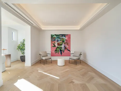 4 Bedrooms Apartment in Consell de Cent