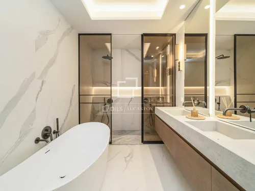 4 Bedrooms Apartment in Consell de Cent