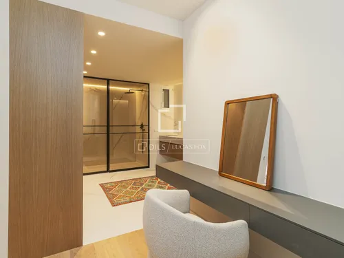 4 Bedrooms Apartment in Consell de Cent