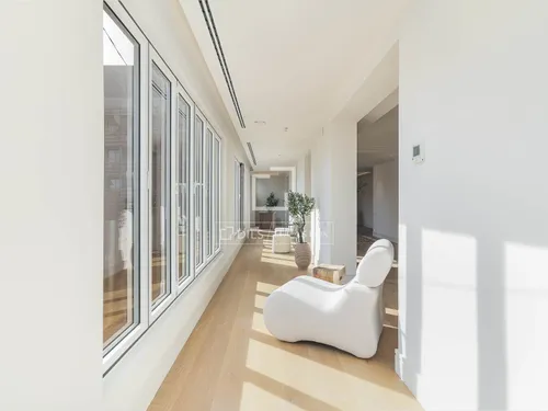 4 Bedrooms Apartment in Consell de Cent