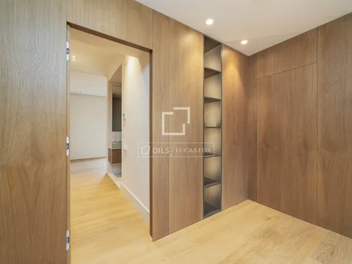 4 Bedrooms Apartment in Consell de Cent