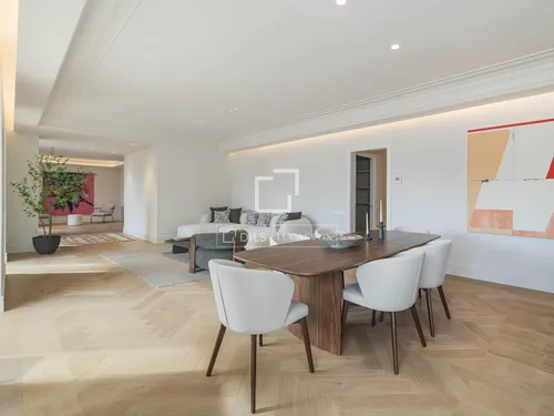 4 Bedrooms Apartment in Consell de Cent