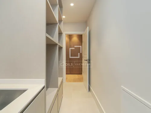 4 Bedrooms Apartment in Consell de Cent