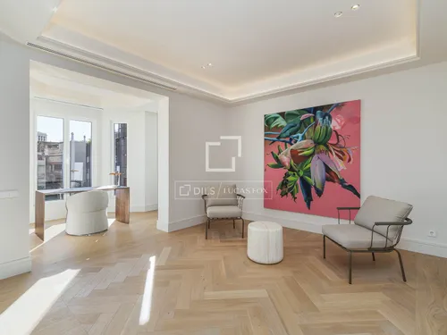 4 Bedrooms Apartment in Consell de Cent