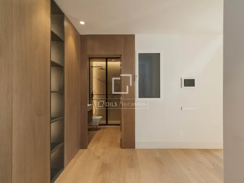 4 Bedrooms Apartment in Consell de Cent