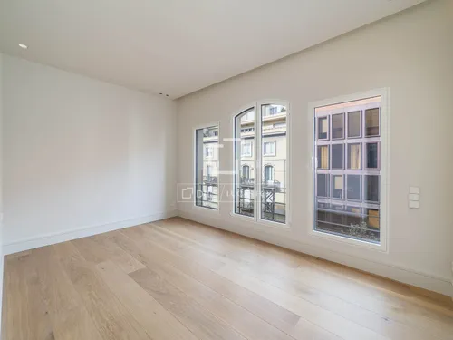 4 Bedrooms Apartment in Consell de Cent