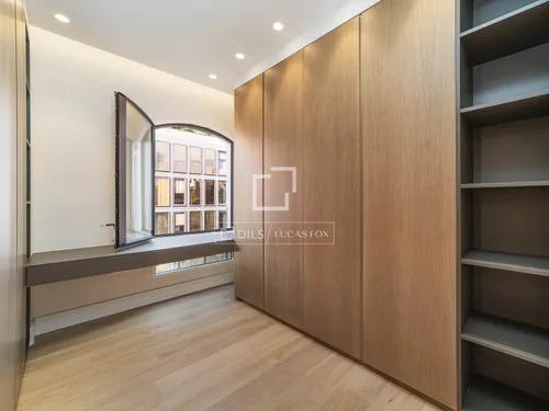 4 Bedrooms Apartment in Consell de Cent