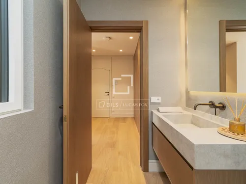 4 Bedrooms Apartment in Consell de Cent