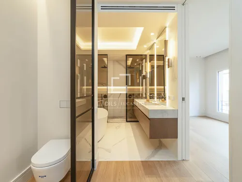 4 Bedrooms Apartment in Consell de Cent