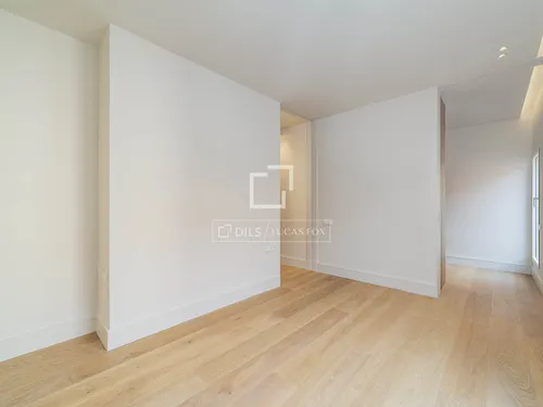 4 Bedrooms Apartment in Consell de Cent