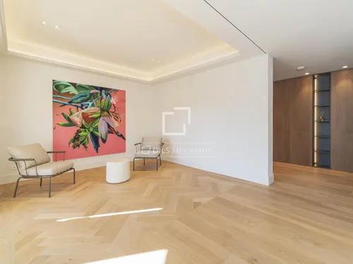 4 Bedrooms Apartment in Consell de Cent