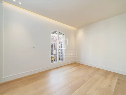 4 Bedrooms Apartment in Consell de Cent