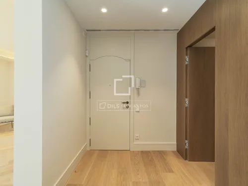 4 Bedrooms Apartment in Consell de Cent