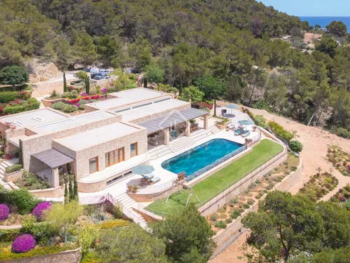 Excellent 6-bedroom house/villa with 85.507 m² garden for sale in Santa Eulalia