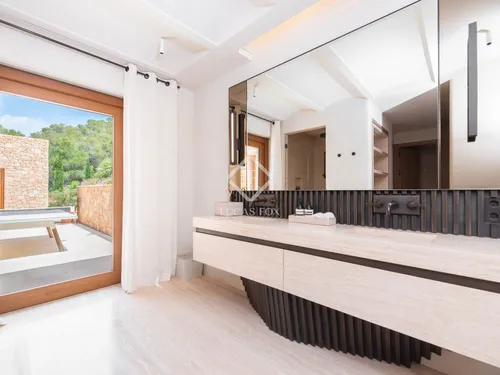 6 Bedrooms House / Villa in Can Xicu Sala