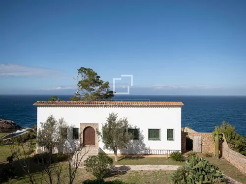 6 Bedroom house / villa with 1,500m² garden for sale in Esporles, Balearic Islands