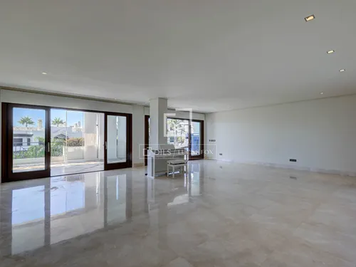 5 Bedrooms Apartment in Avenida del Carmen