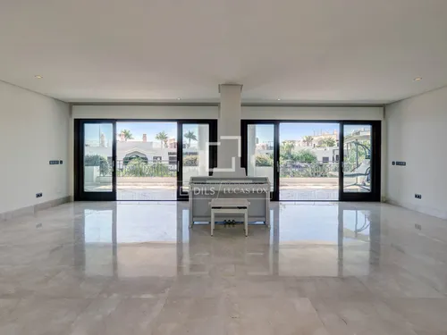 5 Bedrooms Apartment in Avenida del Carmen