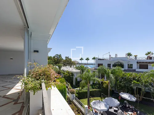 5 Bedrooms Apartment in Avenida del Carmen