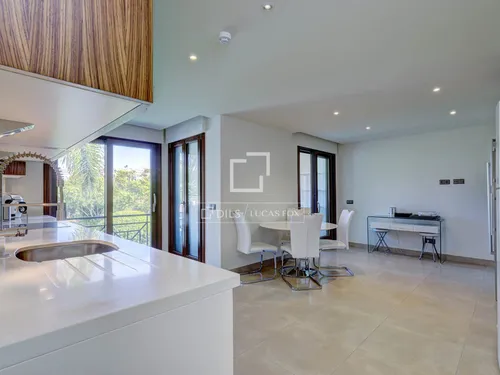 5 Bedrooms Apartment in Avenida del Carmen