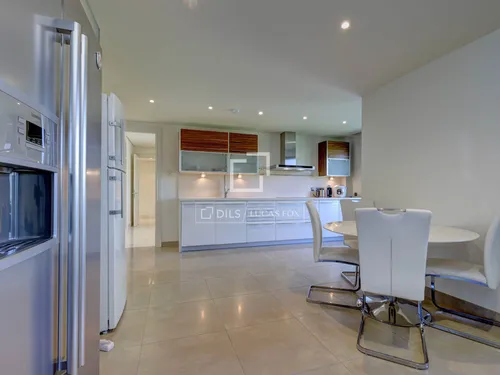 5 Bedrooms Apartment in Avenida del Carmen