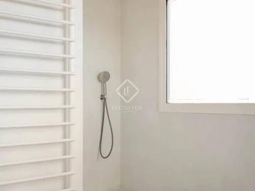 4 Bedrooms Apartment in Muntaner