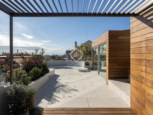 4 Bedrooms Apartment in Muntaner