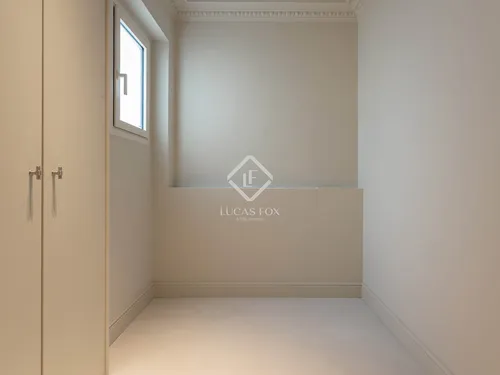 4 Bedrooms Apartment in Muntaner