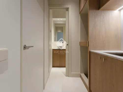 4 Bedrooms Apartment in Muntaner